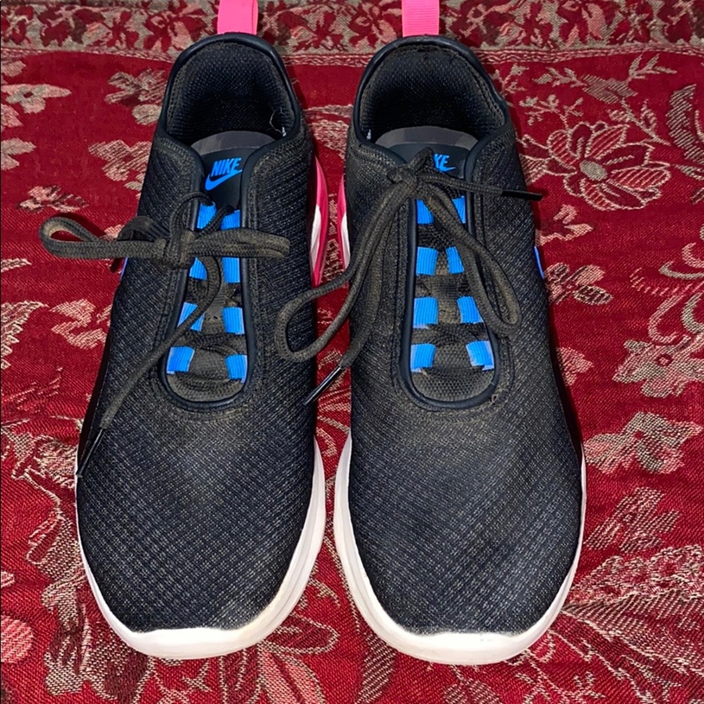 Nike Women's Air Max Motion 2 Shoes